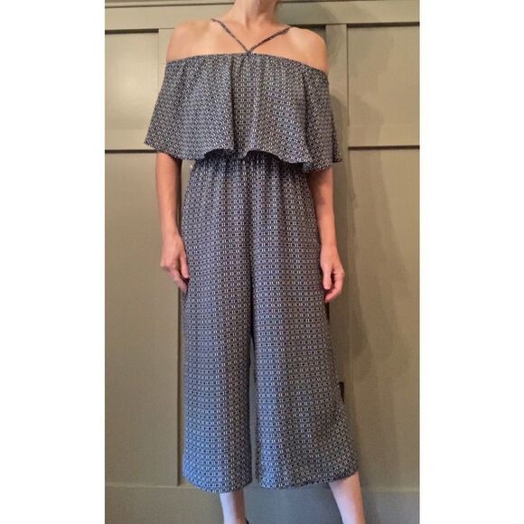 EVERLY Off Shoulder Ruffle Wide Leg Cropped Jumpsuit Size Small - Picture 1 of 11